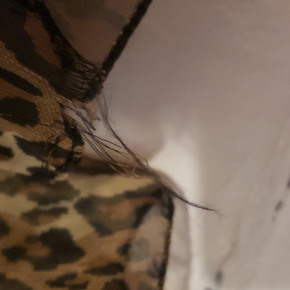 Sheer leopard print long scarf - Picture 3 of 3